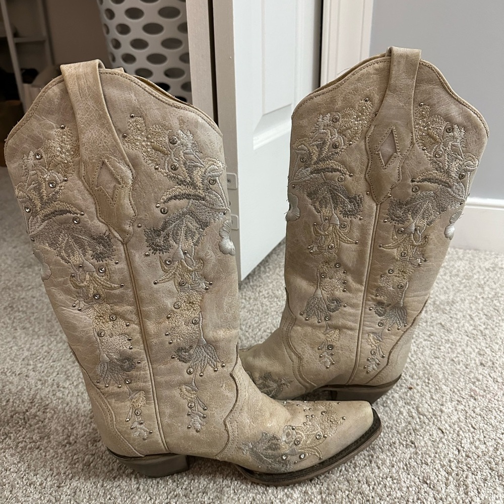 Corral White Floral Embroidery and Crystals Cowboy Boot